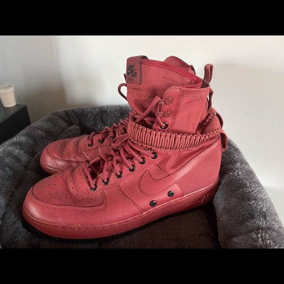 Nike Airforce 1 Cedar Rare Size 12 - Picture 1 of 3